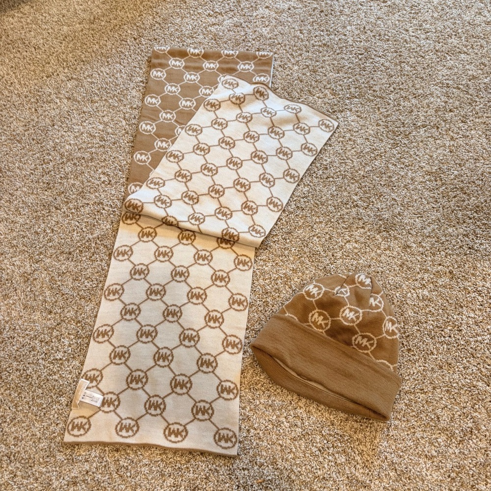 Michael Kors Beige and Off-White Knit Accessory